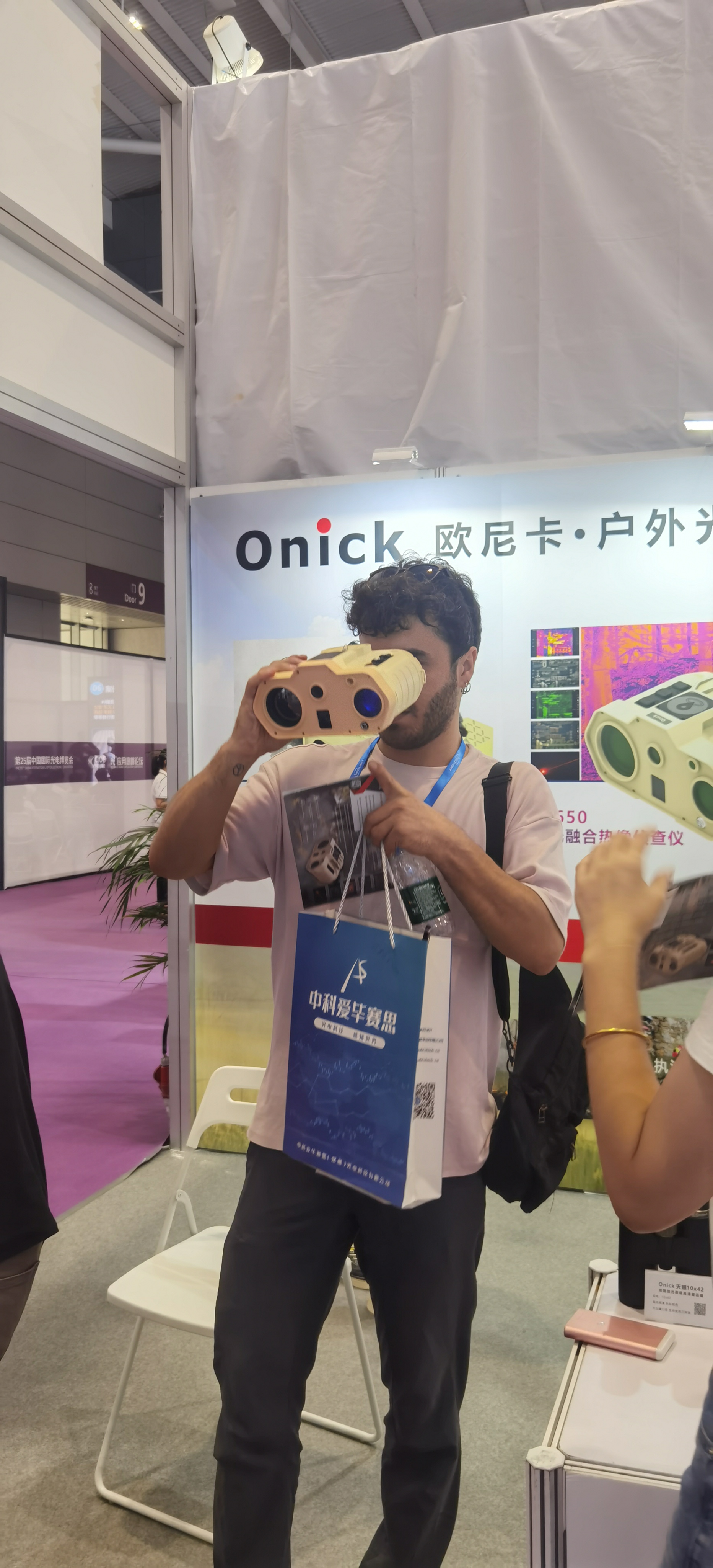 [CIOE Exhibition Express] On the first day of the Optical Expo, onick was very popular...